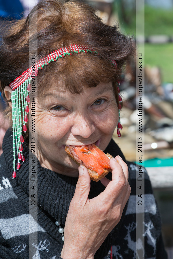 Фотография: корякский обрядовый праздник День первой рыбы на Камчатке. Празднование в городе Петропавловске-Камчатском