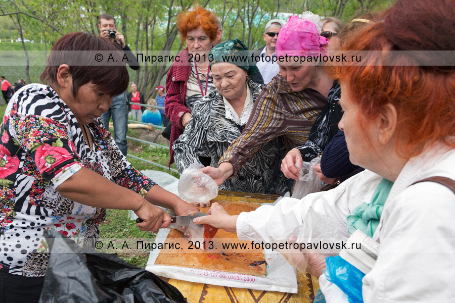 Фотография: корякский обрядовый праздник День первой рыбы на Камчатке. Празднование в городе Петропавловске-Камчатском