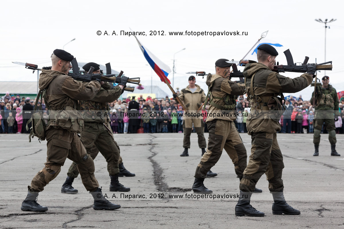Фотография: показательные выступления российских военных разведчиков 9 Мая