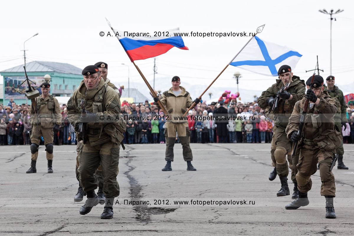 Фотография: показательные выступления российских военных разведчиков. 9 Мая, празднование Дня Победы