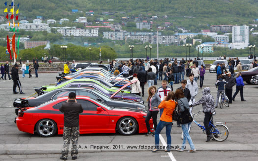 Фоторепортаж автовыставки в городе Петропавловске-Камчатском. Празднование Дня молодежи