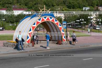 Новый дизайнерский павильон остановки общественного транспорта в Петропавловске-Камчатском