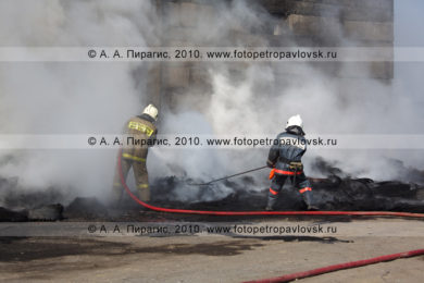 Фоторепортаж: пожар в городе Петропавловске-Камчатском, тушение пожара
