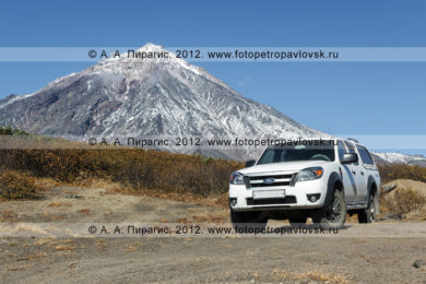 Фотографии автомобиля Ford Ranger (Форд Рэйнджер) на фоне Корякского вулкана на полуострове Камчатка
