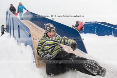 Фотографии ледяной горки в городе Петропавловске-Камчатском