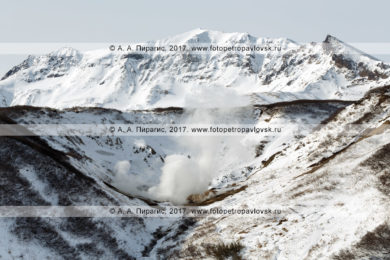 Фотография: зимний вид на Дачные термальные минеральные источники. Полуостров Камчатка, Мутновское геотермальное месторождение