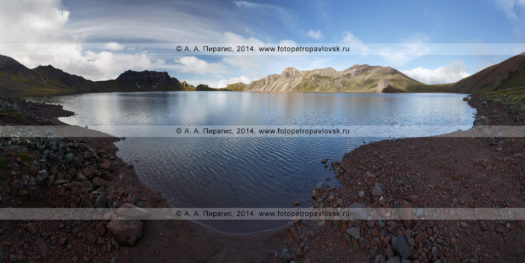 Кратер вулкана Хангар (Khangar Volcano) и кратерное озеро Хангар (озеро Кожгумк) на полуострове Камчатка