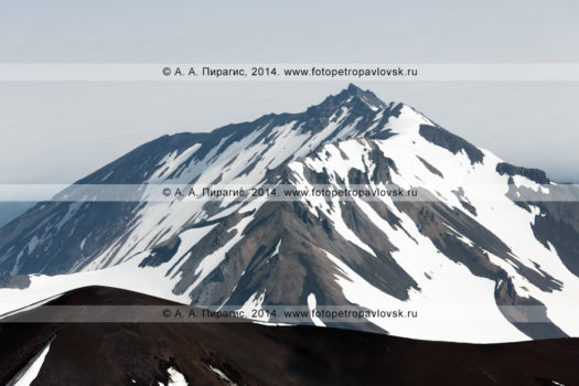Фотография вершины Козельского вулкана на полуострове Камчатка
