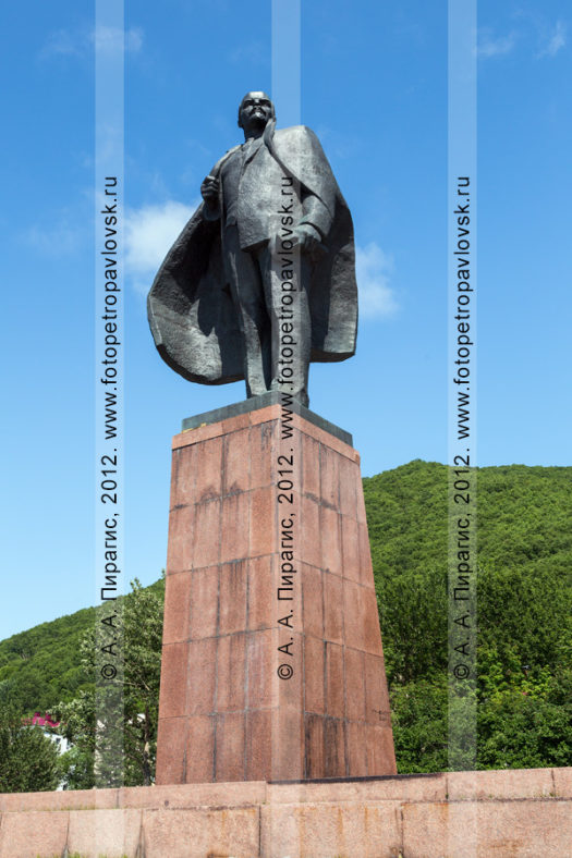 Фотография памятника Владимиру Ильичу Ульянову в городе Петропавловске-Камчатском