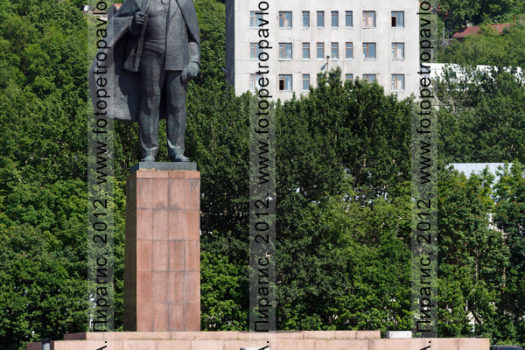 Фотография памятника Владимиру Ильичу Ленину в городе Петропавловске-Камчатском