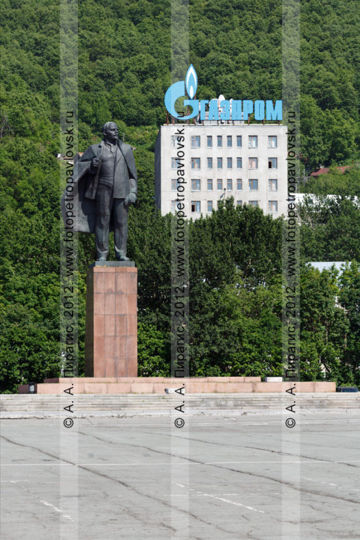 Фотография памятника Владимиру Ильичу Ленину в городе Петропавловске-Камчатском
