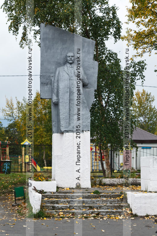 Фотография памятника Владимиру Ильичу Ленину в поселке Ключи. Усть-Камчатский район, Камчатский край