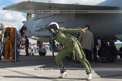 Фотографии костюма летчика истребителя МиГ-31 на военном аэродроме Елизово на полуострове Камчатка