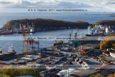 Фотография (панорама): Петропавловск-Камчатский морской торговый порт. Камчатский край, город Петропавловск-Камчатский, Авачинская бухта (Авачинская губа)