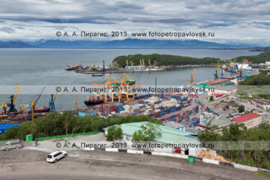 Фотографии вида на Петропавловск-Камчатский морской торговый порт