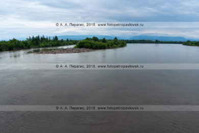 Фотографии летнего вида на реку Камчатку в Камчатском крае