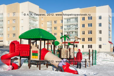Фотографии: детская игровая площадка (уличный детский городок) в городе Петропавловске-Камчатском