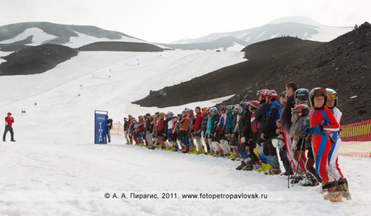 Спортивный фоторепортаж: торжественная церемония открытия летних соревнований по горнолыжному спорту на Авачинском вулкане