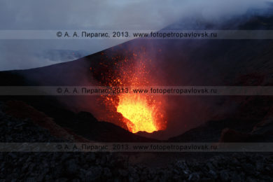 Фотографии извержения вулкана Плоский Толбачик на полуострове Камчатка