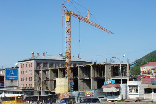 Строящийся торговый центр на Комсомольской площади в Петропавловске-Камчатском