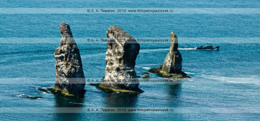 Фотографии Скал Три Брата — памятника природы полуострова Камчатка