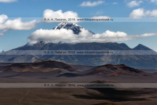 Фотография: стратовулкан Большая Удина (Bolshaya Udina Volcano) — потухший камчатский вулкан в Ключевской группе вулканов на полуострове Камчатка