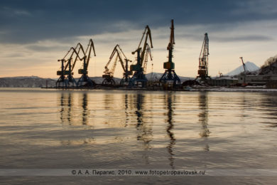 Причал угольного терминала, Петропавловск-Камчатский морской торговый порт. Мыс Сигнальный