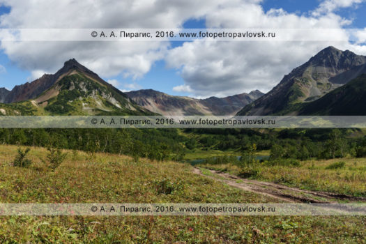 Фотография: панорамный вид на горный массив Вачкажец на полуострове Камчатка