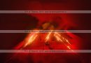 Потрясающая фотография: Извержение Авачи! Авачинский вулкан на полуострове Камчатка, ночной вид на красные раскаленные потоки лавы, вытекающие из кратера действующего вулкана Авачинская сопка в Камчатском крае.