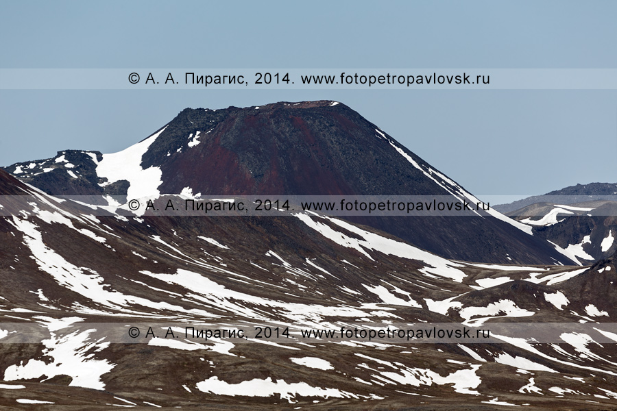 Фотография: вид на камчатский вулкан Черпук Северный (North Cherpuk Cone). Центральная Камчатка, Срединный хребет, Ичинский вулканический район