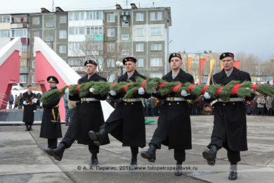 Фоторепортаж: 9 Мая — День Победы. Митинг в парке Победы, у мемориала памяти камчатцев, погибших во Второй мировой войне