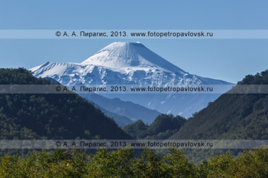 Фотография Авачинского вулкана с Налычевской долины на Камчатке