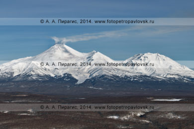 Фотографии Авачинского вулкана и Козельского вулкана на полуострове Камчатка