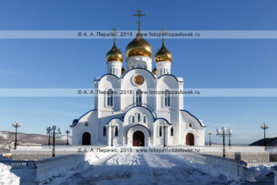 Фотография: кафедральный собор во имя Святой Живоначальной Троицы Петропавловской и Камчатской епархии Русской православной церкви (Московский патриархат). Камчатский край, город Петропавловск-Камчатский