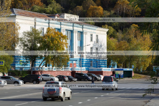 Фотография площади имени адмирала Григория Ивановича Щедрина, Петропавловск-Камчатского Дома офицеров флота (Дом флота).