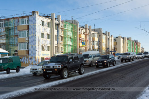 Фотографии фасадов домов в городе Петропавловске-Камчатском