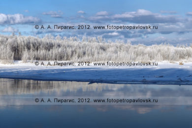 Фотографии живописного зимнего вида на реку Камчатку