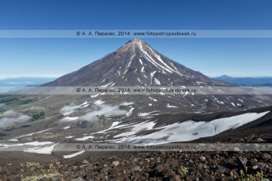 Корякский вулкан (Koryaksky Volcano) на Камчатке, вид с Авачинского вулкана