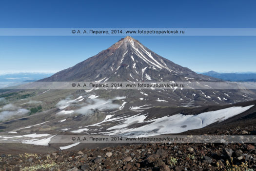 Корякский вулкан (Koryaksky Volcano) на Камчатке, вид с Авачинского вулкана