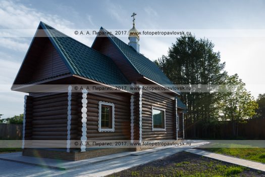Фотография: деревянный православный храм в честь Святителя Иннокентия, митрополита Московского. Камчатский край, Усть-Камчатский район, поселок Козыревск