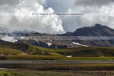 Мутновский вулкан (Mutnovsky Volcano) на полуострове Камчатка