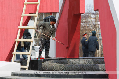 Фоторепортаж: благоустройство парка Победы и мемориала памяти камчатцев, погибших во Второй мировой войне
