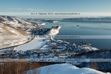 Фотография: город Петропавловск-Камчатский, Авачинская губа (Авачинская бухта), Култучное озеро, Петровская сопка, Никольская сопка (сопка Любви). Камчатский край