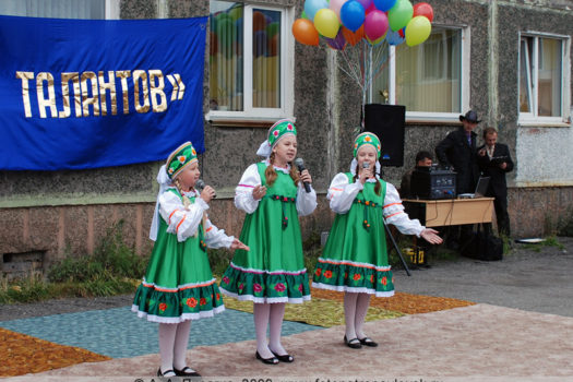 Выступление народного ансамбля песни и пляски "Рассветы Камчатки" (вокальная группа)
