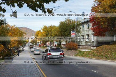 Фотография: осенний Петропавловск-Камчатский, дорога по улице Советской в столице Камчатского края