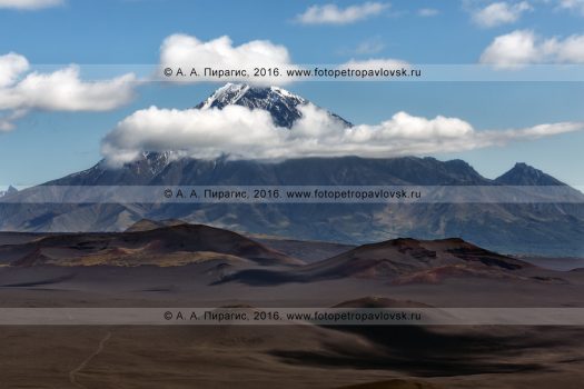 Фотография: стратовулкан Большая Удина (Bolshaya Udina Volcano) — потухший камчатский вулкан в Ключевской группе вулканов на полуострове Камчатка