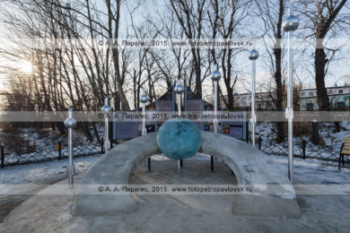 Фотография: камчатский монумент "Космический указатель". Поселок Вулканный (Вулканное городское поселение), Елизовский район, Камчатский край