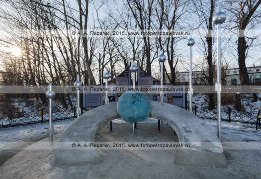 Фотография: камчатский монумент "Космический указатель". Поселок Вулканный (Вулканное городское поселение), Елизовский район, Камчатский край